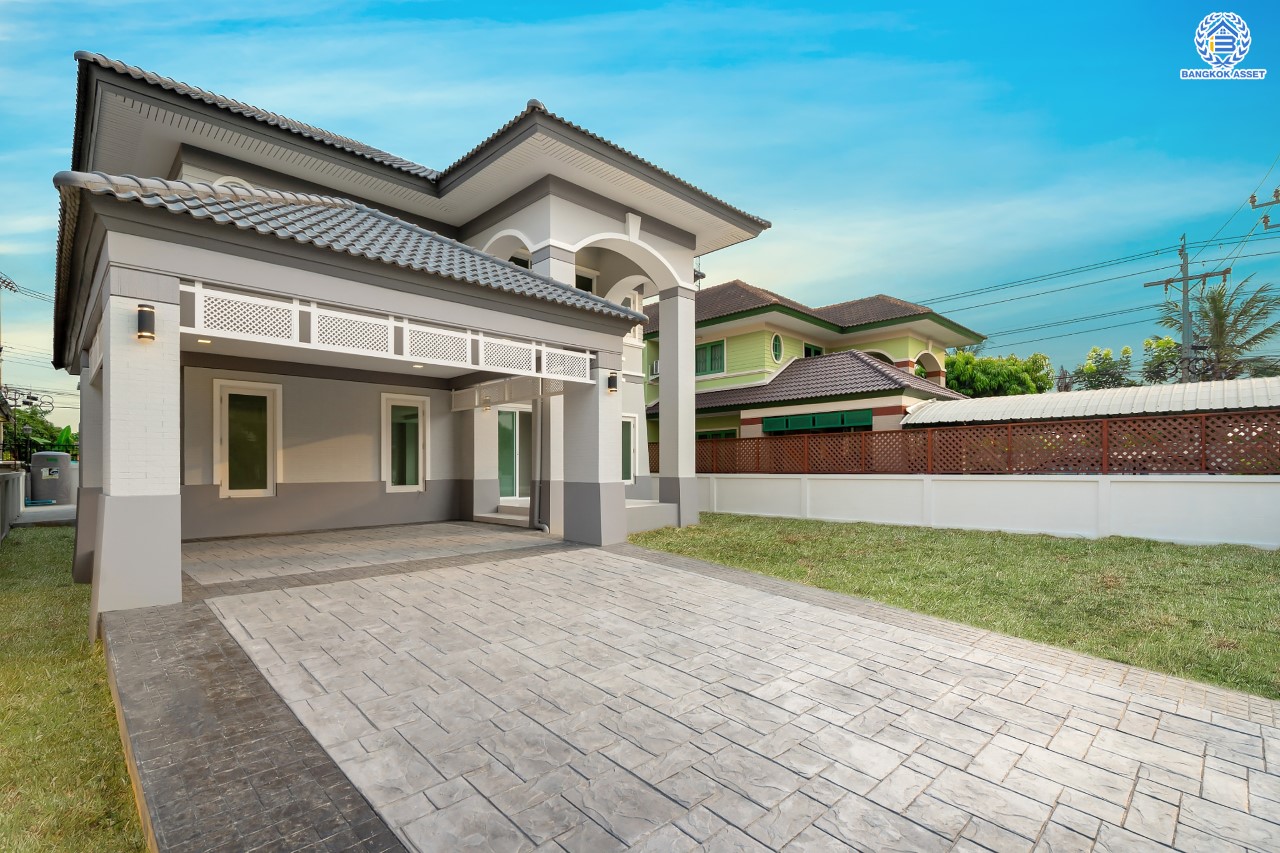 บ้านมือสองตกแต่งใหม่ ม.ธนทอง เอลลิแกนท์โฮม บางบอน4 รองรับทุกความสุข เนื้อที่ 118.1 ตร.ว. ฟังก์ชัน 5 ห้องนอน 5 ห้องน้ำ 1 ห้องแม่บ้าน จอดรถได้ 2 คัน พร้อม Living Area กว้างขวาง บนทำเลใกล้ทางด่วนเพชรเกษม, The Mall บางแค เชื่อมต่อ ถ.พุทธมณฑลสาย4 และ ถ.กาญจนาฯ